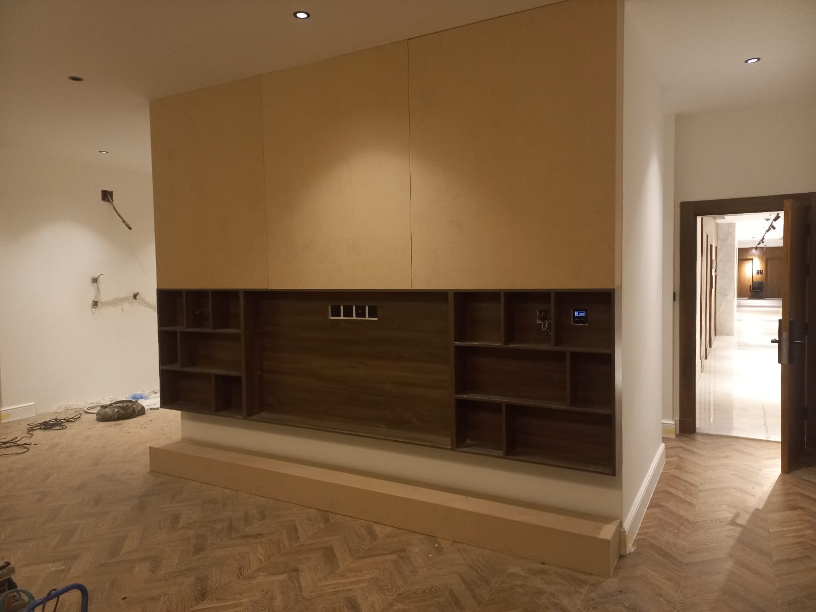 مكتبة جدارية