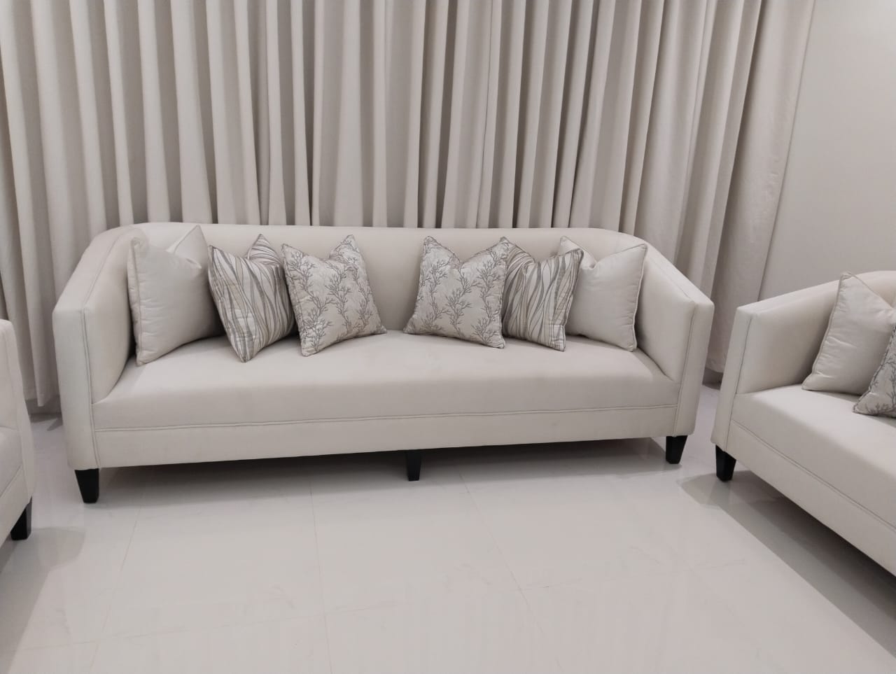 مكتبة جدارية